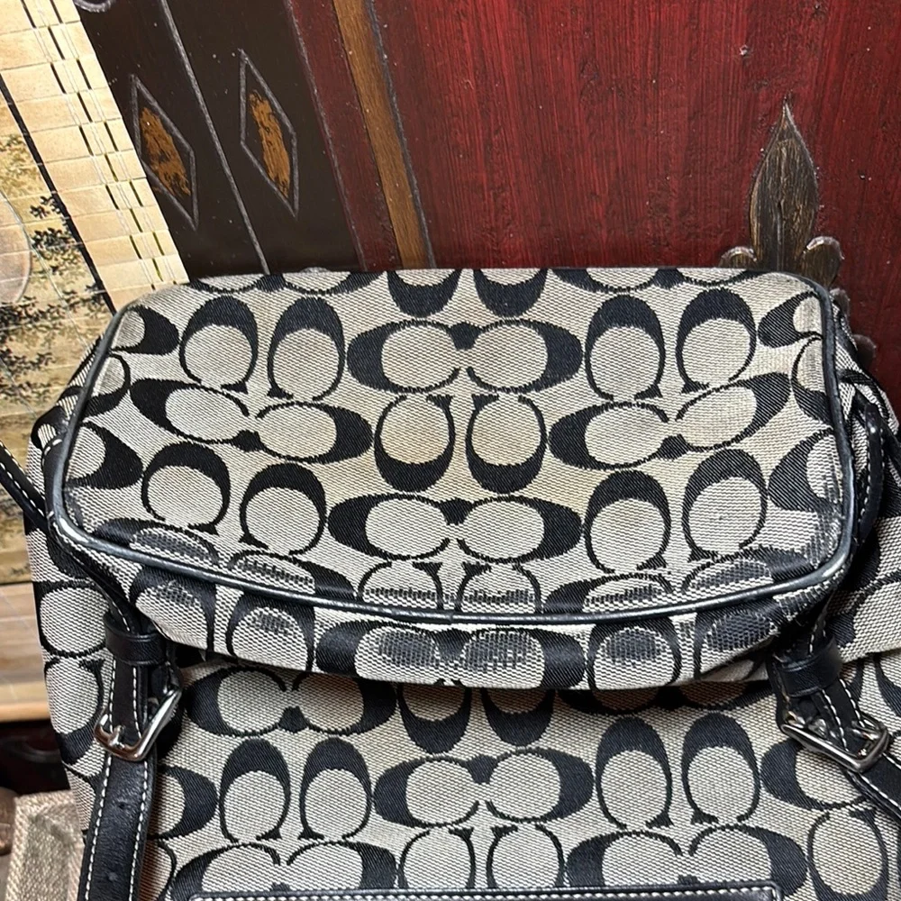 Coach Black Grey Signature Backpack 8”Lx10”Hx4.75W Silver Metal Clip GUC 2002 - Picture 17 of 17